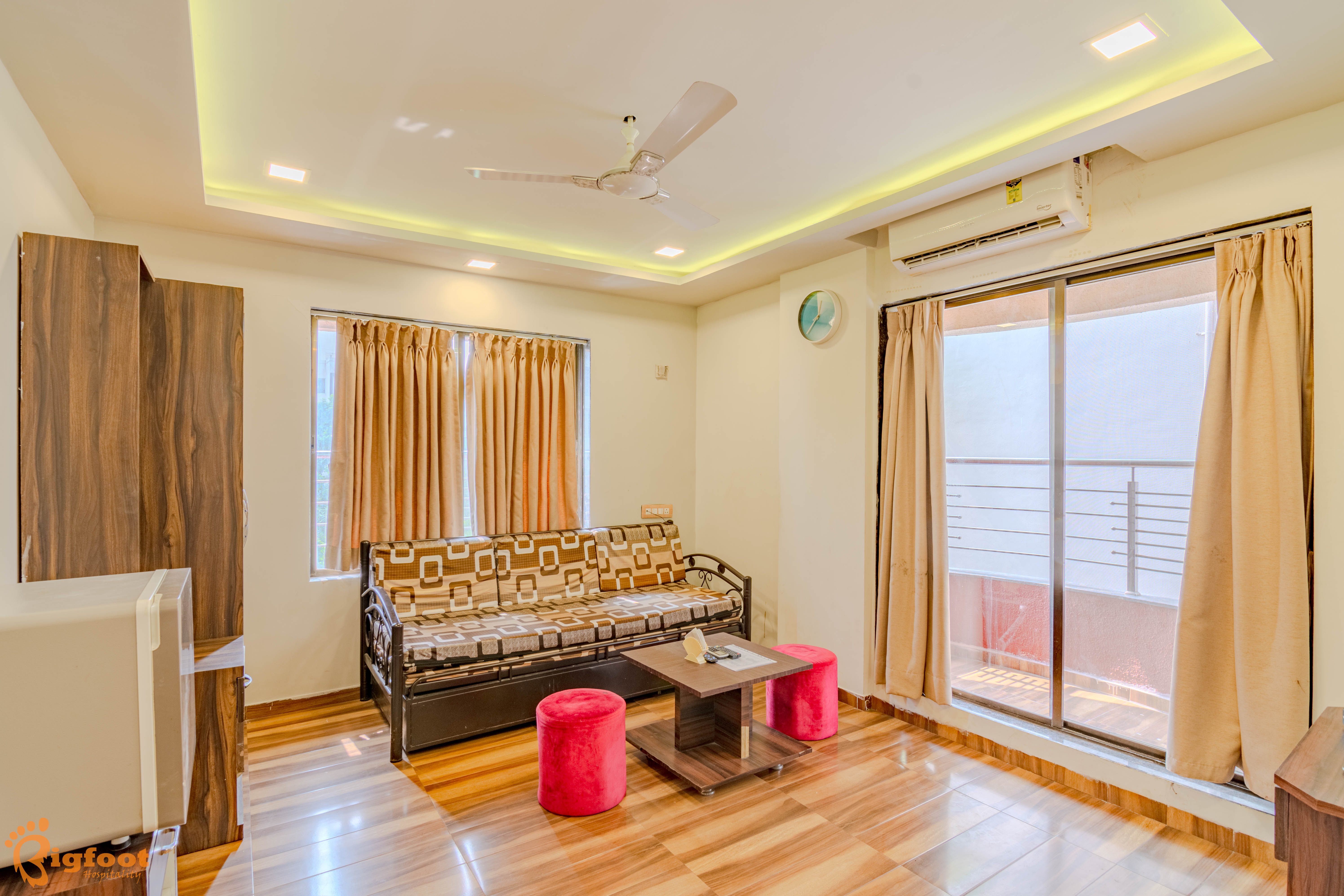 Executive Room — bedroom view 1